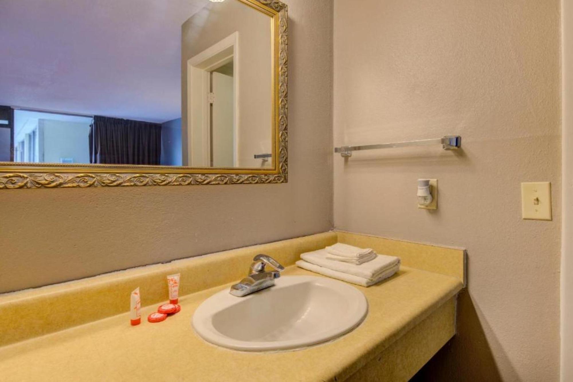 Oyo Hotel Douglas Ga Us-441 Esterno foto