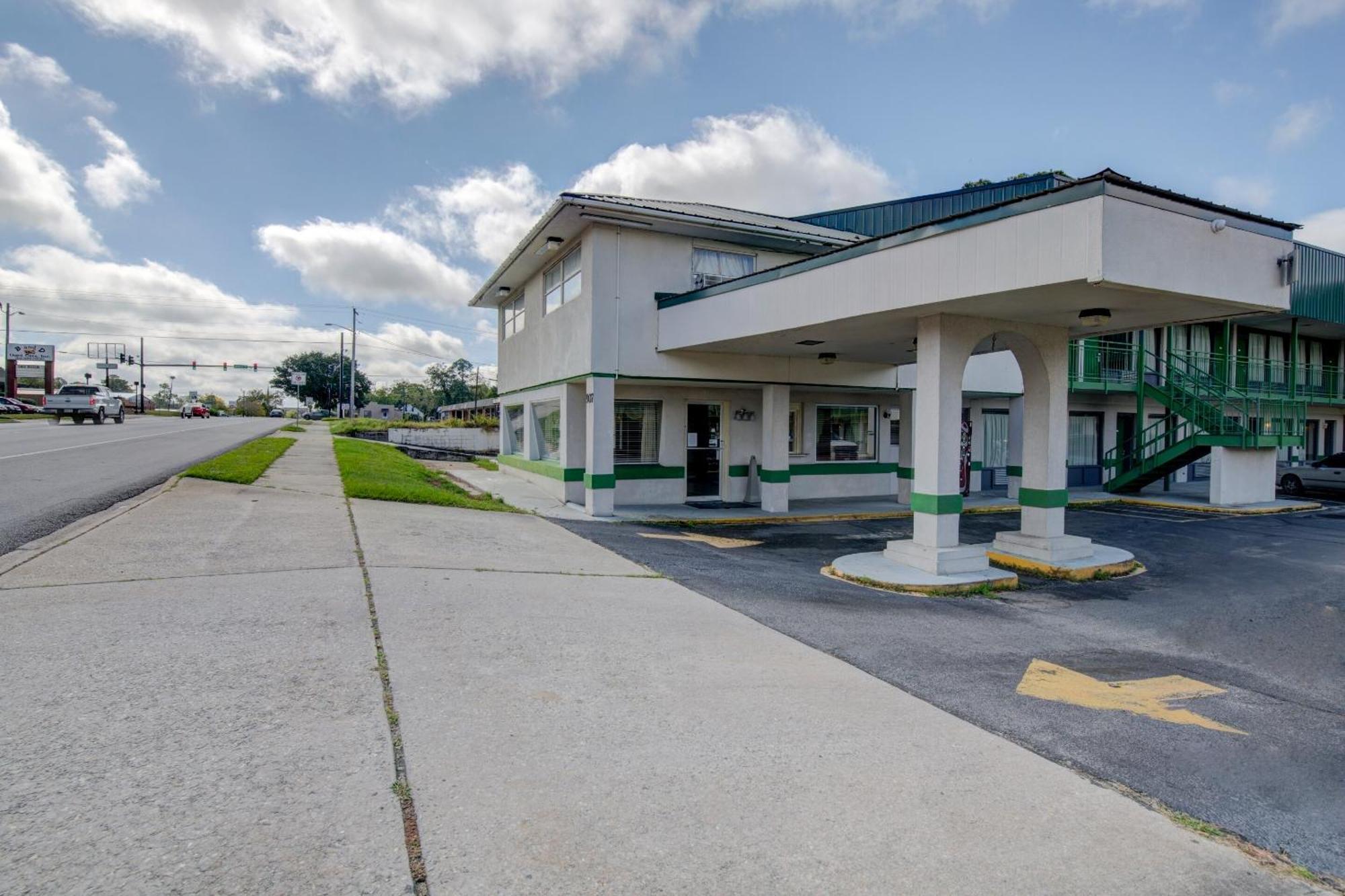 Oyo Hotel Douglas Ga Us-441 Esterno foto